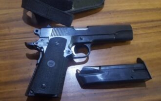 Apresan alumno en escuela de Brooklyn con arma de fuego cargada; decenas dominicanos estudian allí