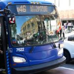Autobuses NYC dejarán de recibir monedas a partir de enero; miles dominicanos utilizan dicho transporte a diario