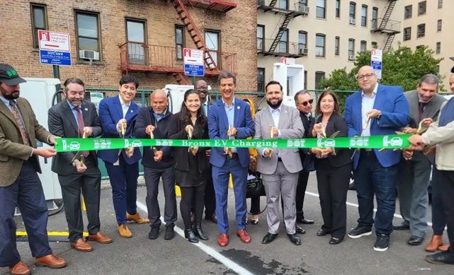 DOT-NY instala en El Bronx nueva estación para vehículos eléctricos
