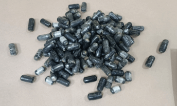 Atrapan en el AILA a un ciudadano francés con el estómago lleno de bolsitas de cocaína