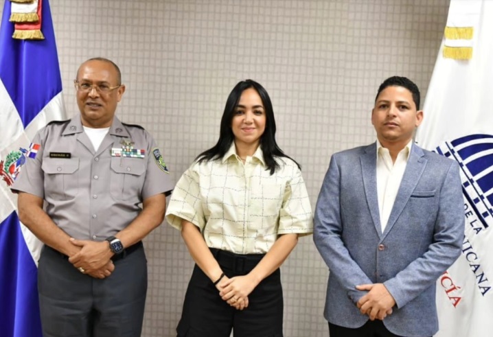 Ministra Raful y Director de la PN