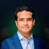 Senador Omar Fernández exige cumplir ley y liberar de impuestos salarios de hasta RD$52,000