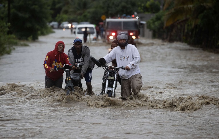 RD bajo lluvia! 21 provincias en alerta por tormenta tropical; vaticinan acumulación de más de 300 mililitros