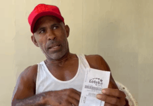 Le llevaron el santo y la limosna! Con el cuento del ticket premiao, tumban con $8 mil a vendedor de cerdo asado en Nagua