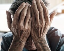 Aumentan agresiones contra envejecientes en NYC; exhortan dominicanos tomar precaución