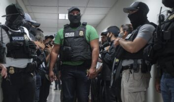 Congresista Espaillat presenta plan para frenar deportaciones