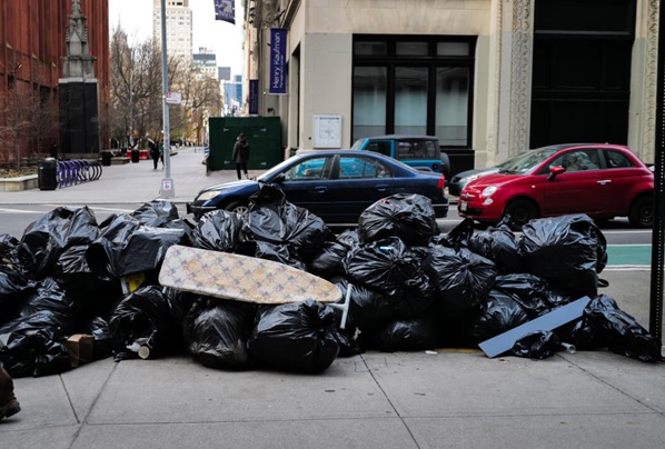 En NYC pagarán hasta US$2,000 (RD$124 mil) a quienes denuncien tirar basura ilegal en calles