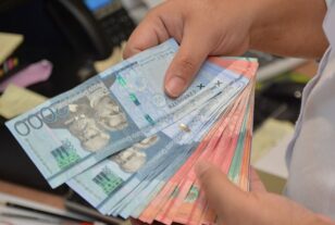 Mayoría dominicanos NYC favorece se libere de impuestos sueldos de hasta RD$52 mil en RD