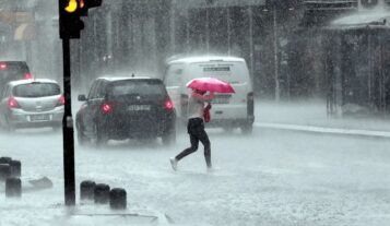 Nieve y lluvia en NY y estados aledaños; cientos de vuelos cancelados y retrasos en USA