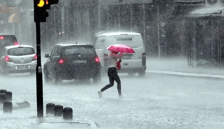 Nieve y lluvia en NY y estados aledaños; cientos de vuelos cancelados y retrasos en USA