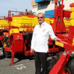 Presidente Abinader entrega maquinarias a Agricultura para reducir mano de obra extranjera