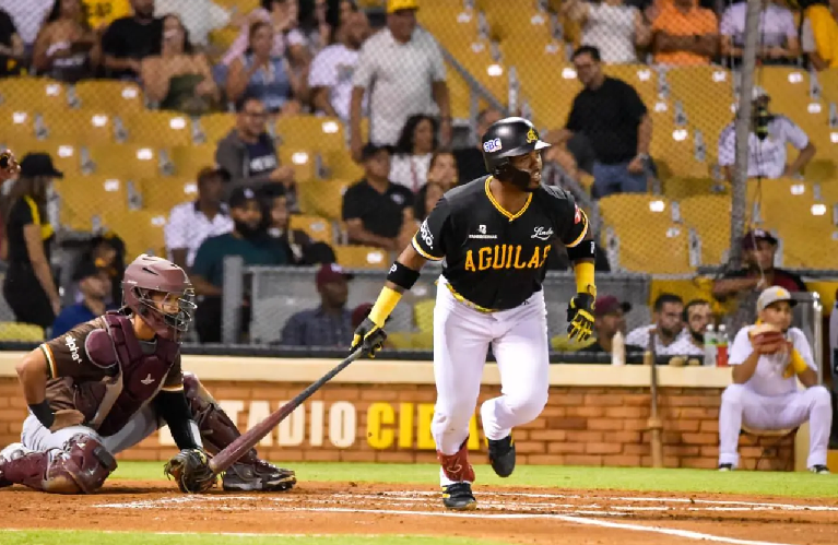 Las Aguilas vencen Gigantes y se afianzan en primer lugar; Toros humillan al Licey y Estrellas brillan ante Leones