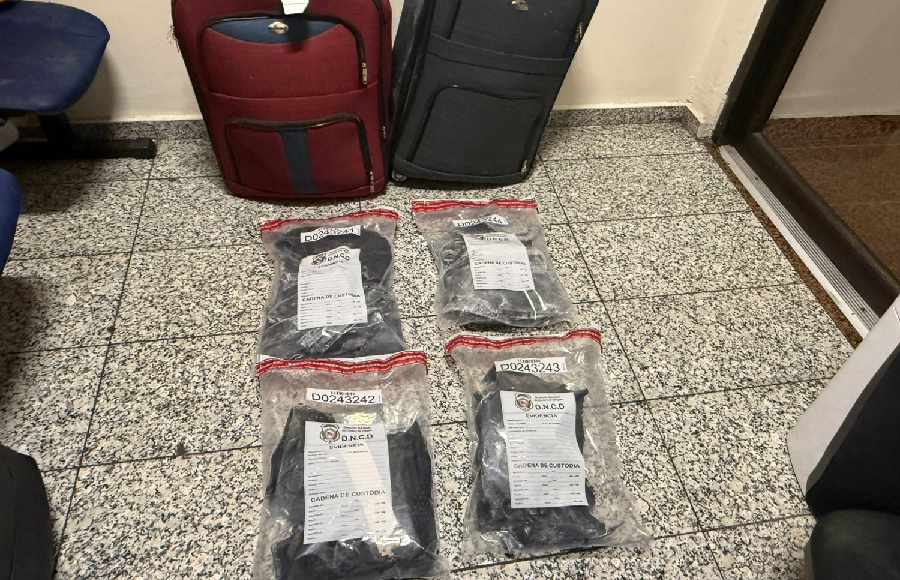 Atrapan en el AILA a una croata con 4 paquetes de cocaína al intentar abordar un vuelo hacia España