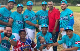 Los Temibles de Jersey City y San Vitenses Ausentes arrasan en softbol en San Víctor, Moca