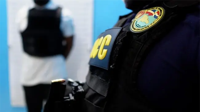 Arrestan en AILA intentando salir del país hombre vinculado alijo de 1,360 paquetes de cocaína ocupados en SPM