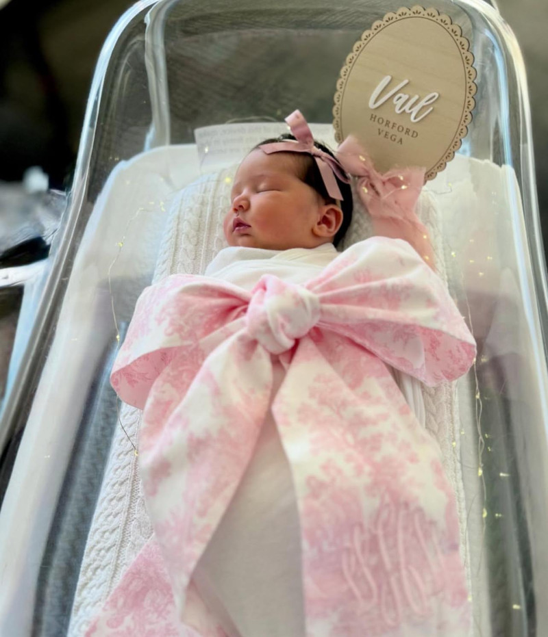 Por docena es mejor! Nace Vail, el 6to. retoño del basketbolista Al Harford y la exMiss Universo Amelia Vega