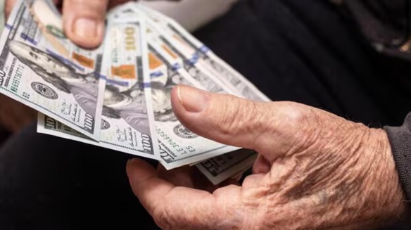 Estafan envejecientos en EUA con US$250 millones en 2024; dominicanos afctados; crearán ley para protegerlos