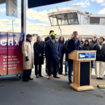 NYC comienza a transportar mercancías por vías fluviales como parte de su histórico programa piloto Blue Highways