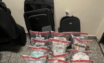 Acabadita de planchar! DNCD atrapa en el AILA a un francés con 55 prendas de vestir 