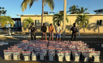 La DNCD ocupa otros 429 paquetes de cocaína en las costas de Baní y apresa a tres dominicanos