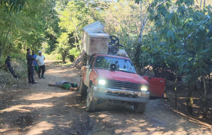 Mueren electrocutados 2 compradores de hierros viejos al caerle encima del vehículo un cable eléctrico en Gaspar Hernández