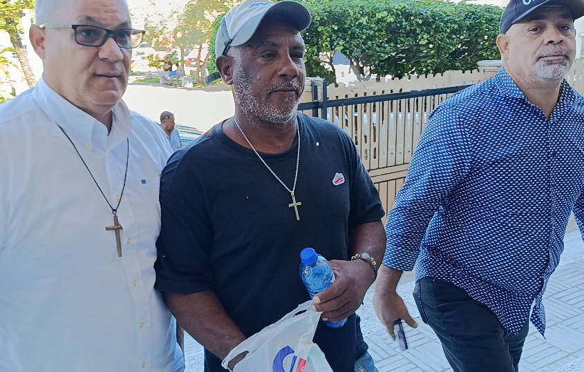 Se entrega en Nagua hombre habría matado  a otro en Nochebuena por la conexión irregular de cable eléctrico en El Factor