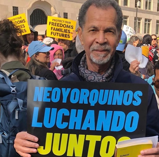 Afirma gobierno Abinader sigue olvidando dominicanos en el exterior