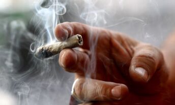 Ante tormenta neoyorkinos acudieron en masa a comprar marihuana en tiendas legales; hay en el Alto Manhattan