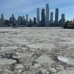 Caudaloso, profundo y navegable río Hudson NY sigue congelado