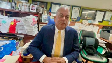 Empresario dominicano en Alto Manhattan mantiene programa de empleo comunitario