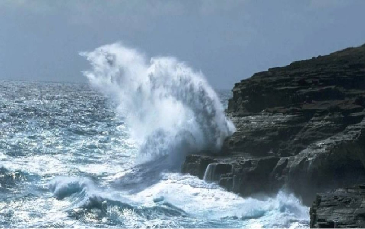 COE emite restricción marítima en RD por oleaje peligroso en costas del Caribe y Atlántico