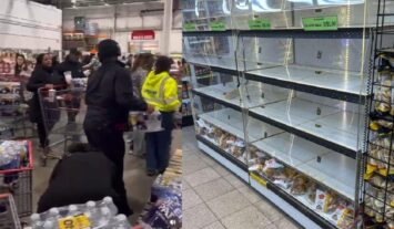 Supermercados en Alto Manahattan quedaron casi vacíos por masiva compra de dominicanos ante tormenta invernal