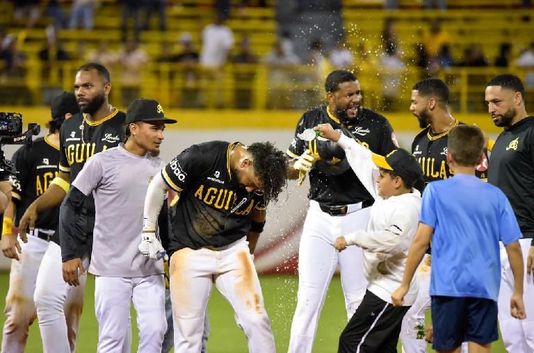 Caso cerrado! Las Aguilas acatan decisión de LIDOM y esta noche jugarán en Romana juego anulado por violar regla