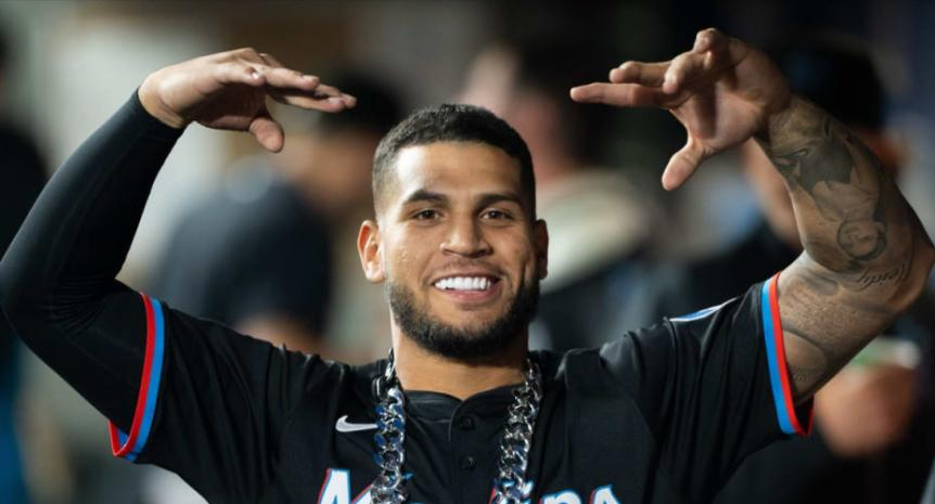 Agustín Ramírez, un catcher con raíces nagüeras que hoy triunfa con los Marlins y representará a RD en el Clásico Mundial