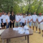 Empresario turístico Edwin García dona uniforme a la Asociación de Vendedores de Playa Calentón y Playa Grande