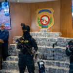 Qué golpe, cayó el 1ro. del año! Interceptan embarcación en costas Pedernales con 863 paquetes de cocaína; hay 2 presos