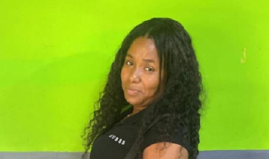 Arrancan feminicidios del 2026! Hombre mata a cuchilladas a su pareja en sector Gualey del DN y deja 3 niños huerfanos