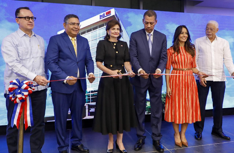 Vice Peña y Gómez Mazara inauguran nueva sede Indotel; Estado ahorrará más de RD$1,500 millones en próxima década
