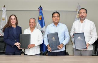 Alberto Rodríguez valora implementación del programa Football for Schools en República Dominicana