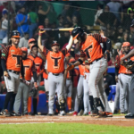 Los Toros frenan furia de los Leones y ganan 3-2 su primer partido de la Serie Final