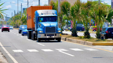 INTRANT estable multas RD$10,000 para camiones y patanas circulen por carril izquierdo