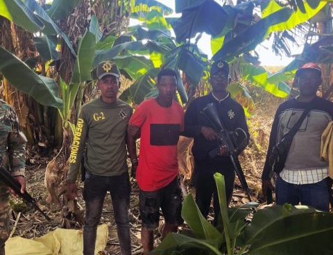 Ejército RD apresa encondido en matorrales a un haitiano buscado en su país por decapitar varias mujeres