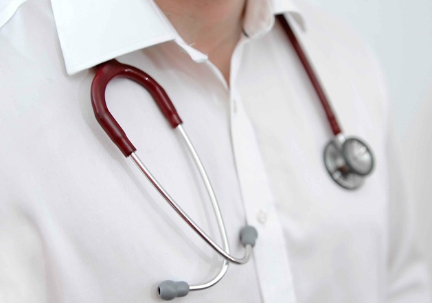 Casi 2 millones de personas que dependen de la cobertura médica pública de NY enfrentan futuro incierto   