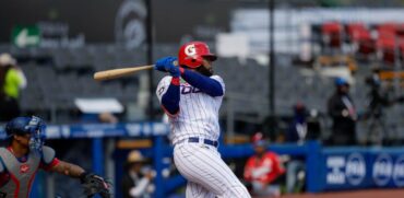 Panamá le entra a batazos a Dominicana pero no logra quitarle el invicto tras caer 16-15 en Serie del Caribe Guadalajara 2026