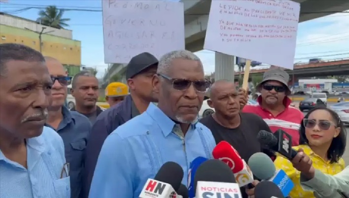 Y entonces? Choferes de Los Alcarrizos exigen inclusión en rutas alimentadoras del Metro