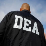 Arrestan supervisor de la DEA en RD y cierran oficina tras investigación federal por fraude de visas