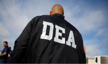 Arrestan supervisor de la DEA en RD y cierran oficina tras investigación federal por fraude de visas