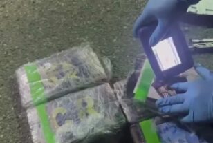 Atrapan a un hombre a la entrada del aeropuerto Las Américas con cinco paquetes de cocaína y una arma de fuego