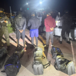 Atrapan a tres dominicanos en una lancha rápida con 136 paquetes de cocaína en las costas de La Altagracia