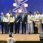 Cinco mil nuevos talentos digitales se gradúan en acto encabezado por el presidente Abinader